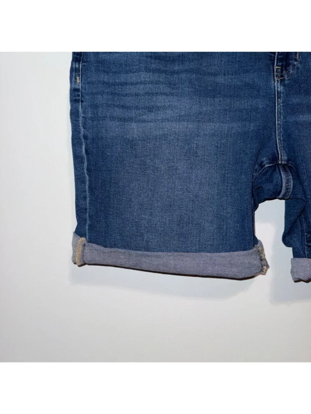 Gap Denim Womens 9" Bermuda Shorts Size 18/34 Dark Wash Cotton Blend Roll Cuff - Picture 3 of 6
